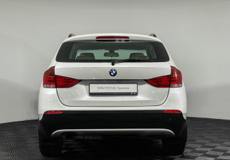 Подержанный автомобиль BMW X1 2011 года (4 фото)