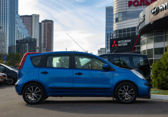 Подержанный автомобиль Nissan Note 2007 года (3 фото)
