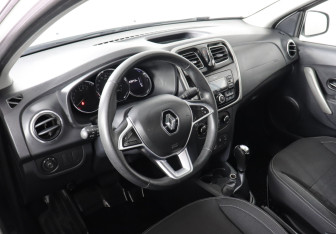 Подержанный автомобиль Renault Logan Sedan 2019 года (9 фото)