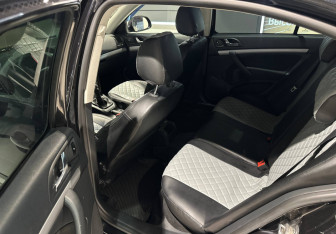 Подержанный автомобиль Skoda Octavia Liftback 2012 года (11 фото)