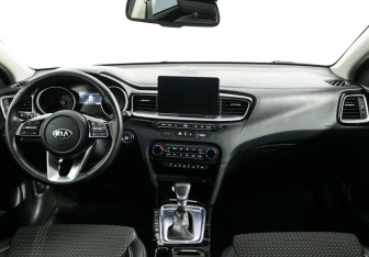 Подержанный автомобиль Kia Ceed Hatchback 2018 года (6 фото)