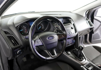 Подержанный автомобиль Ford Focus Wagon 2015 года (10 фото)