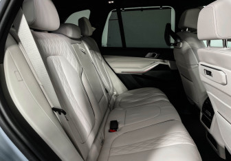 Подержанный автомобиль BMW X5 2025 года (14 фото)