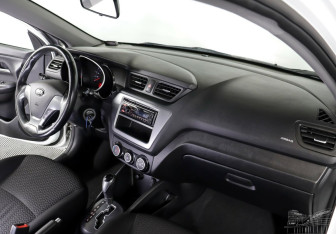 Подержанный автомобиль Kia Rio Sedan 2015 года (7 фото)