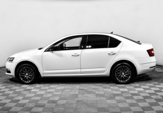Подержанный автомобиль Skoda Octavia Liftback 2017 года (8 фото)