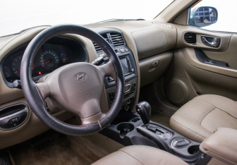 Подержанный автомобиль Hyundai Santa Fe 2004 года (9 фото)