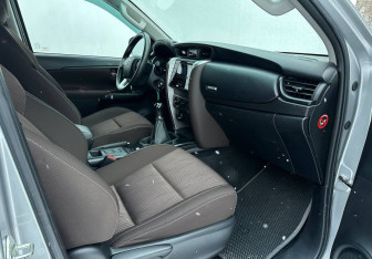 Подержанный автомобиль Toyota Fortuner 2020 года (13 фото)