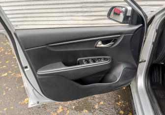 Подержанный автомобиль Kia Rio Hatchback 2021 года (19 фото)