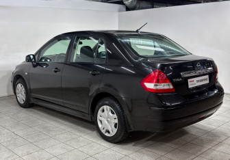 Подержанный автомобиль Nissan Tiida Sedan 2013 года (7 фото)