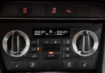 Подержанный автомобиль Audi Q3 2013 года (17 фото)