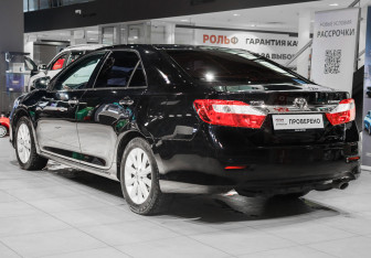Подержанный автомобиль Toyota Camry Sedan 2013 года (6 фото)