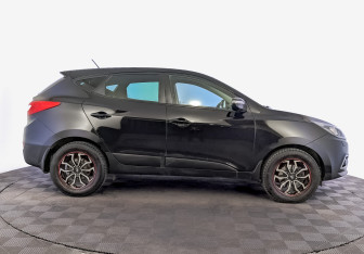 Подержанный автомобиль Hyundai ix35 2015 года (4 фото)