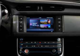 Подержанный автомобиль Jaguar XF Sedan 2018 года (14 фото)