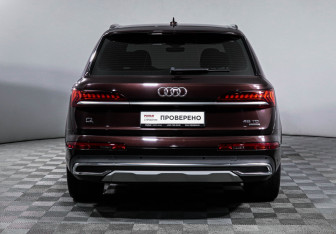 Подержанный автомобиль Audi Q7 2021 года (6 фото)