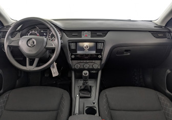 Подержанный автомобиль Skoda Octavia Liftback 2020 года (14 фото)