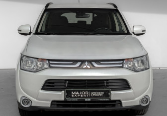 Подержанный автомобиль Mitsubishi Outlander 2013 года (2 фото)