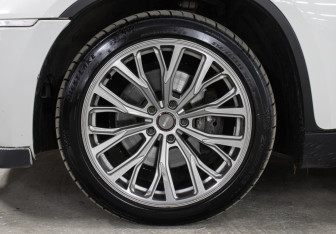 Подержанный автомобиль BMW X6 2009 года (26 фото)