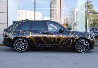 Подержанный автомобиль Rolls-Royce Cullinan 2019 года (4 фото)