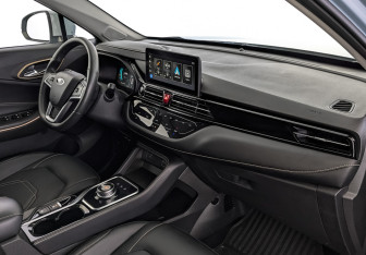 Подержанный автомобиль Москвич 3е 2023 года (13 фото)