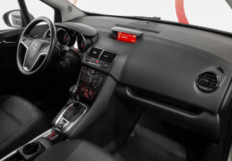 Подержанный автомобиль Opel Meriva 2012 года (9 фото)