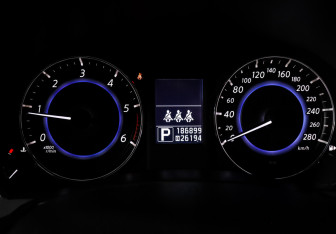 Подержанный автомобиль Infiniti FX 2012 года (11 фото)