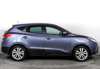 Подержанный автомобиль Hyundai ix35 2012 года (4 фото)