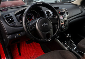 Подержанный автомобиль Kia Cerato Coupe 2011 года (14 фото)