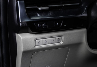 Подержанный автомобиль Kia Carnival 2021 года (24 фото)