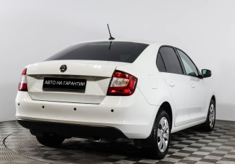 Подержанный автомобиль Skoda Octavia Liftback 2018 года (3 фото)