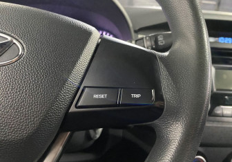 Подержанный автомобиль Hyundai Creta 2017 года (14 фото)