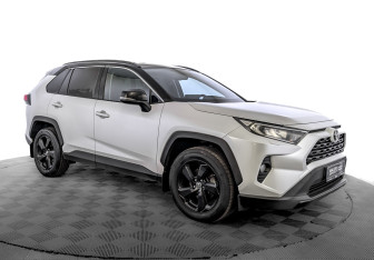 Подержанный автомобиль Toyota RAV4 2021 года (3 фото)