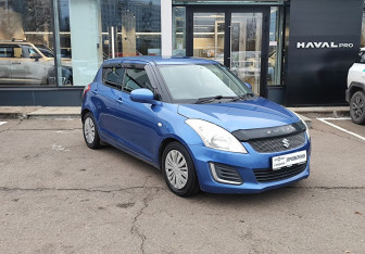 Подержанный автомобиль Suzuki Swift Hatchback 2015 года (3 фото)