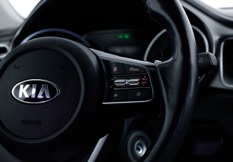 Подержанный автомобиль Kia Ceed Hatchback 2019 года (8 фото)