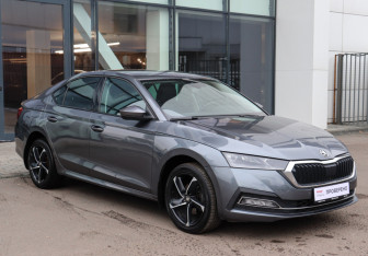 Подержанный автомобиль Skoda Octavia Liftback 2020 года (3 фото)