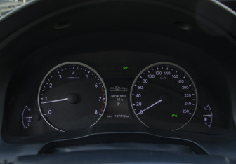 Подержанный автомобиль Lexus ES 2013 года (12 фото)