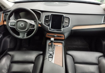 Подержанный автомобиль Volvo XC90 2016 года (9 фото)