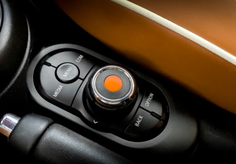Подержанный автомобиль MINI Hatch 2021 года (25 фото)