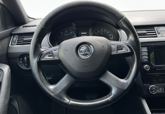 Подержанный автомобиль Skoda Octavia Liftback 2013 года (12 фото)