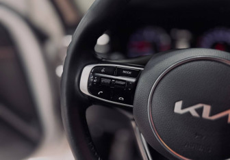 Подержанный автомобиль Kia K5 2021 года (14 фото)