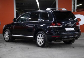Подержанный автомобиль Volkswagen Touareg 2009 года (7 фото)