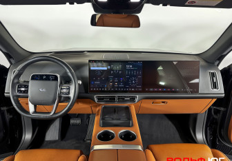 Подержанный автомобиль LiXiang L7 2023 года (12 фото)