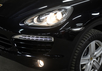 Подержанный автомобиль Porsche Cayenne 2011 года (23 фото)
