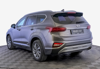 Подержанный автомобиль Hyundai Santa Fe 2019 года (7 фото)
