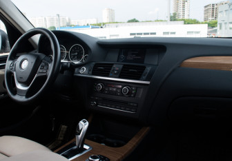 Подержанный автомобиль BMW X3 2010 года (12 фото)