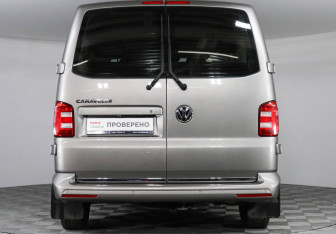 Подержанный автомобиль Volkswagen Caravelle 2018 года (6 фото)