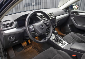 Подержанный автомобиль Skoda Superb Liftback 2021 года (16 фото)