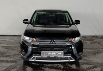 Подержанный автомобиль Mitsubishi Outlander 2021 года (2 фото)
