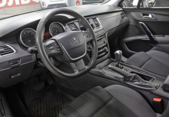 Подержанный автомобиль Peugeot 508 Sedan 2012 года (16 фото)