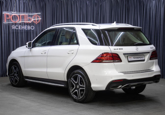 Подержанный автомобиль Mercedes-Benz GLE 2016 года (7 фото)