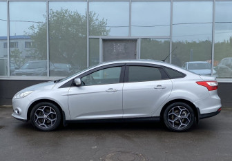 Подержанный автомобиль Ford Focus Sedan 2012 года (8 фото)